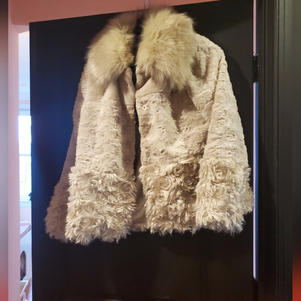 Carre noir white faux fur jacket medium